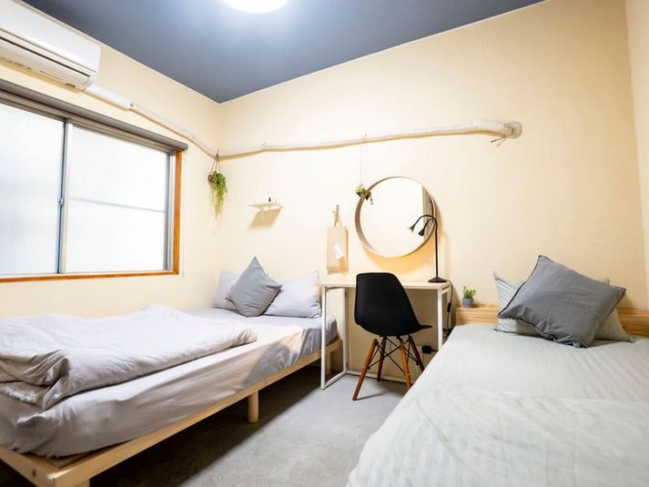 WE HOME HOTEL＆KITCHEN 市川・船橋 ■Ⓕ号室■ダブル+シングルツイン■個室■の室内の写真