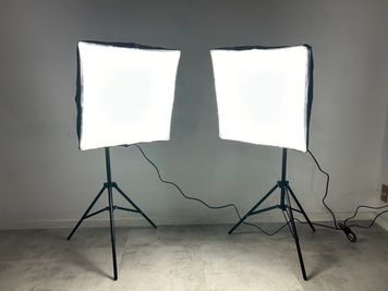 【NEW】照明スタンド（ソフトボックス）。光拡散用の白い布も用意あり。 - 公式 | 横浜元町・石川町 撮影スタジオ Petit Roomの設備の写真