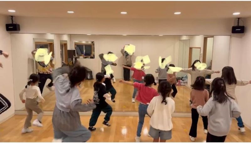 バーガーハウス2階スタジオ　有線スピーカー・鏡付き - バーガーハウス2階スタジオ