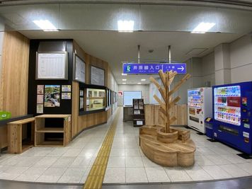 総社駅井原鉄道改札① - ステーションラウンジADORIBAの外観の写真