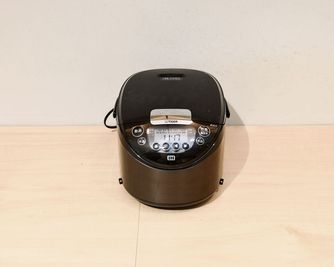 キッチン備品⑤
10合炊飯器
 - BIRTH LAB レンタルキッチン（土日祝プラン）の設備の写真