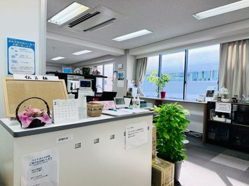 受付 - S ＊PLACE 名古屋駅前 大会議室の入口の写真