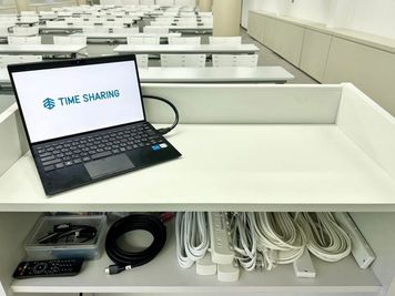 【延長コードなどの備品は、司会台に設置しております】 - TIME SHARING 銀座三丁目ビルディング 5Fの設備の写真