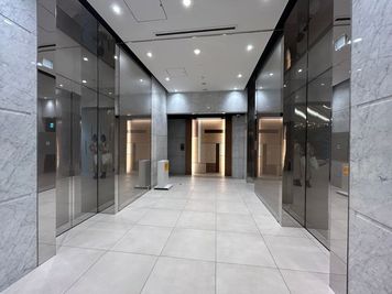 【1階エレベーターホール】 - EDGE名駅 Meeting Room 2の入口の写真