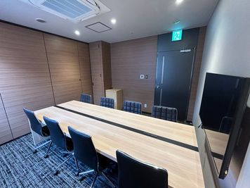 【モニターに接続するHDMIケーブル、変換器は無料でご利用いただけます】 - EDGE名駅 Meeting Room 2の室内の写真