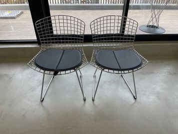 椅子２脚 - Safari 大名 Safari 大名店の設備の写真