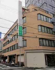 エイトビル外観 - 共栄実業(株)　エイトビル うめきた会議室702(24名可)の外観の写真