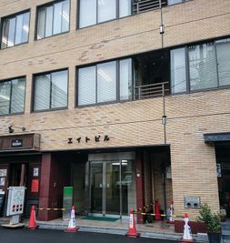 エイトビル入り口 - 共栄実業(株)　エイトビル うめきた会議室702(24名可)の外観の写真