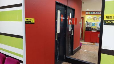 カラオケビッグエコー 寝屋川中木田店 《1～4名用》カラオケルーム【サイズS】の室内の写真