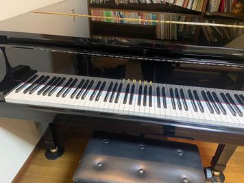 ヤマハグランドピアノ - 百合ヶ丘レンタルピアノスタジオ グランドピアノ付レンタル音楽スタジオの室内の写真