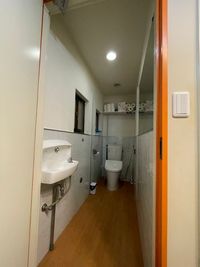トイレは会議室の隣にございます。 - 貸会議室　エスプリⅡ イベントスペース・エスプリⅡの室内の写真