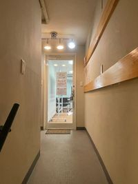 ビルの3階から会議室を臨む。 - 貸会議室　エスプリⅡ 貸し会議室エスプリⅡの室内の写真
