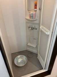 フットの洗浄などはシャワールームにある桶をご利用下さい。
使用後は中性洗剤での洗浄もお願いします。 - RIPOSINO ネイルスペース5の設備の写真