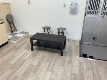 テーブル - 完全個室レンタルジム　ジブンだけジム　長居店 レンタルジムの室内の写真