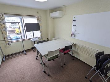 桂駅徒歩2分！室内での飲食も可能です！ - 桂駅東口徒歩2分 oze room