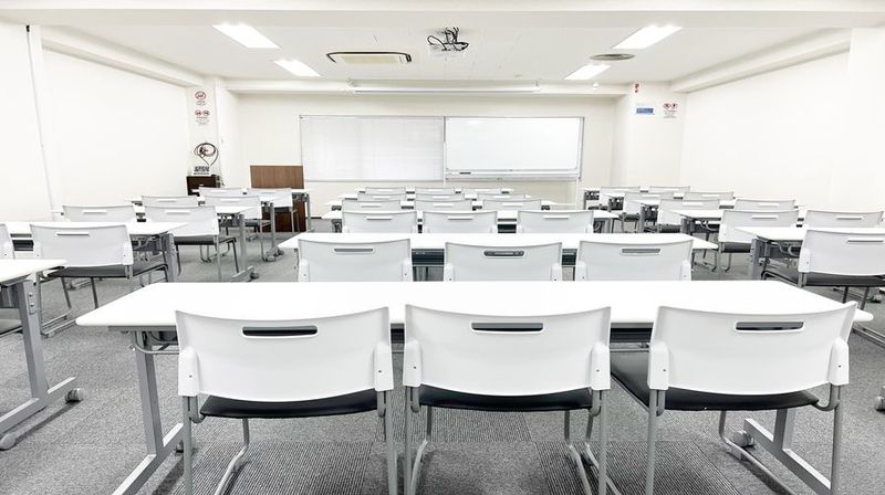 駅近 梅田 3Fレンタルスペース貸会議室 駅近42名着席可 - 梅田 レンタルスペース会議室