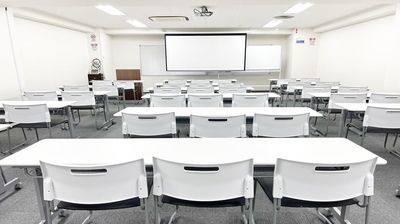 梅田繁華街より徒歩1分 便利な立地で42人着席可能セミナー会議に利用可能なスペース Wi-Fi プロジェクター無料貸出 - 梅田 レンタルスペース会議室