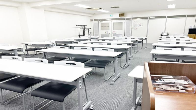 駅近 梅田 3Fレンタルスペース貸会議室 駅近42名着席可 - 梅田 レンタルスペース会議室