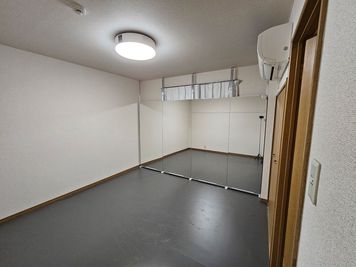 柏レンタルスタジオSpring 【リノリウム床】柏レンタルスタジオSpringの室内の写真