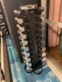ダンベルセットあり - 赤坂　ボクシングジムの室内の写真