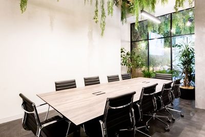 AOU銀座の森 緑あふれるカフェの一角にある完全個室スペースの室内の写真