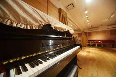 【１階】【2024/3/1より常設ピアノがアップライトからグランドピアノになりました】 - 調布三鷹レンタルスペース  防音ホール✨ピアノ有＋楽屋（控室）１+３階【調布三鷹吉祥寺】の室内の写真