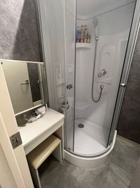 シャワールーム、ドレッサー - ゴテッツ 完全個室プライベートサウナの室内の写真