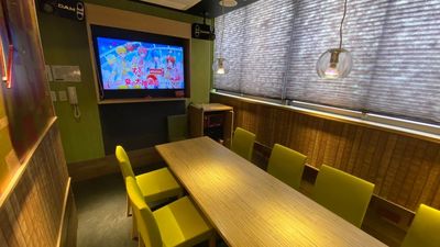 カラオケビッグエコー 京都駅前店 《9～10名用》カラオケルーム【サイズL】の室内の写真