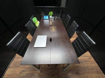 オメガ会議室 最大6名利用可！アクセス抜群の貸し会議室の室内の写真