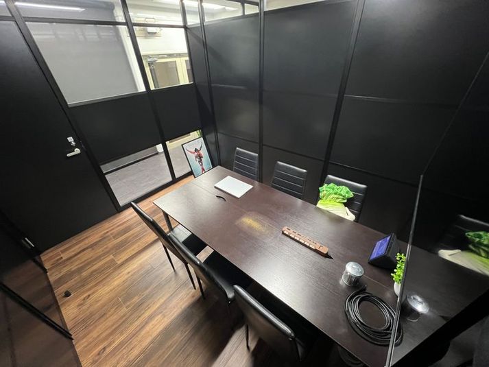 最大6名利用可！アクセス抜群の貸し会議室 - オメガ会議室