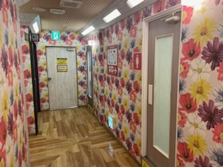 《9～10名用》会議・打ち合わせ用ワークルーム【サイズL】 - カラオケメガビッグ 高槻店