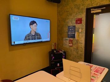 カラオケ ビッグエコー高松フェリー通り店 《5～8名用》カラオケルーム【サイズM】の室内の写真