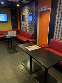 カラオケ ビッグエコー高松フェリー通り店 《9～10名用》カラオケルーム【サイズL】の室内の写真
