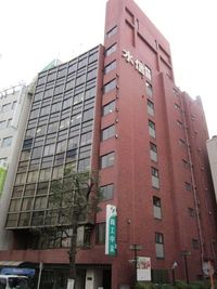 水信ビルの7階にあります。 - 横浜アントレサロン 4名会議室の外観の写真