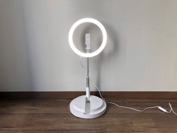 無料貸出¥0-. アーティスト撮影・スナップ撮影・光量追加に調度良い LEDライトです。レンタルスタジオULTRA。 - レンタルスタジオウルトラ 本町・靱公園店 夜専 | 本町 靱公園前店 | ヨガ撮影スタジオウルトラの設備の写真