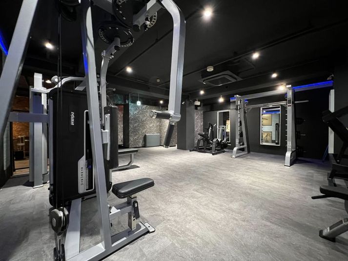 【淵野辺駅1分】マシン×7台・ラック×2台・ケーブル・スミス - STELLA FITNESS GYM