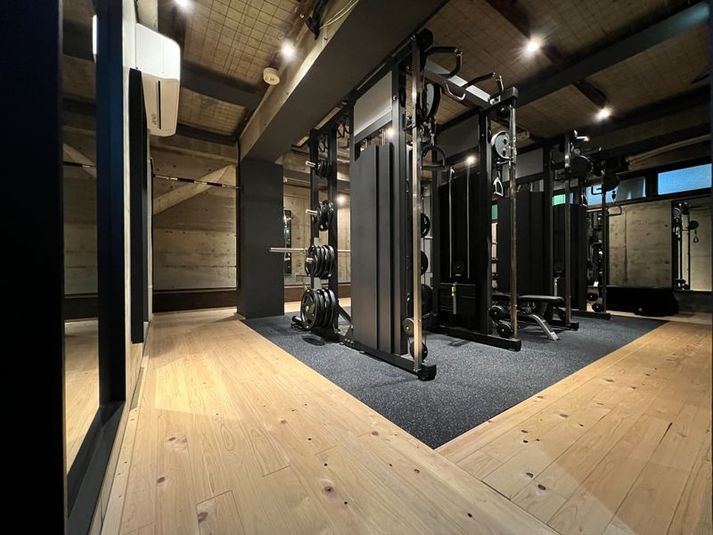 【淵野辺駅1分】マシン×7台・ラック×2台・ケーブル・スミス - STELLA FITNESS GYM