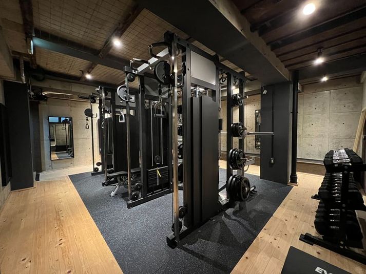 【淵野辺駅1分】マシン×7台・ラック×2台・ケーブル・スミス - STELLA FITNESS GYM