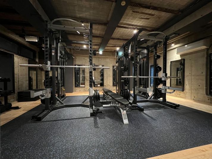 【淵野辺駅1分】マシン×7台・ラック×2台・ケーブル・スミス - STELLA FITNESS GYM