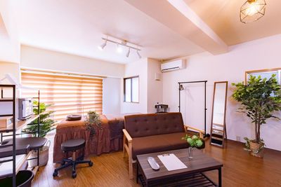 【☆4.9！スペアベッド無料！】久屋大通駅１分。広々２９㎡。完全プライベート空間。エステ、アロマ、整体、講習会、ヨガ、撮影に。 - レンタルサロンNATURA(ナチュラ)久屋大通店