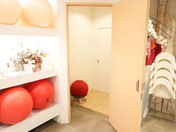 名古屋会議室 はずむcafe&studio mii 名古屋栄店 レンタルスペースの室内の写真