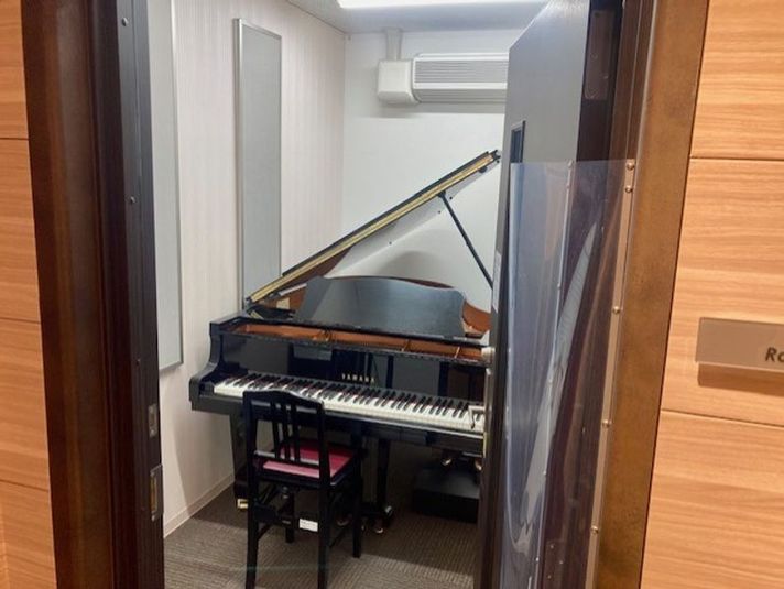 Room7 - イオンスタイル松山 ピアノ部屋Room7教室の入口の写真