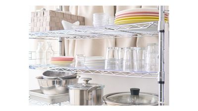 調理器具と食器の棚 - スタジオスピア 充実の撮影機材&キッチン！神楽坂・江戸川橋 キッチンスタジオの設備の写真