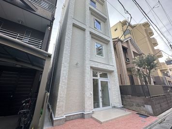 閑静な住宅街にあるヨーロピアンな４階建て - いいオフィスファーストスペース 3階　貸し会議室の外観の写真