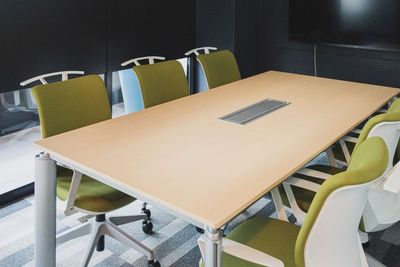いいオフィス松山 by COMOL 千舟町 会議室の室内の写真