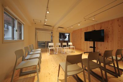【メイプル】新宿タカシマヤ前 レッスンスペース・貸し会議室の室内の写真