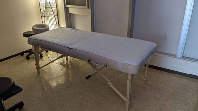 貸出状態（タオル有料・タオル持参可）ベットご利用の場合は必ずタオルを敷いてご使用ください。 - RETREAT LUAレンタルルーム 鍵付き完全個室の設備の写真