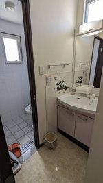 洗面化粧台・トイレ - RETREAT LUAレンタルルーム 鍵付き完全個室の室内の写真