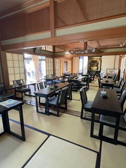 ８畳の部屋が３つあります。
机、椅子使用可能です！ - 安正寺レンタルスペースの室内の写真