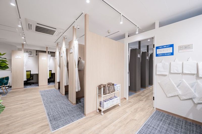 指定席：28番（半個室ブース / カーテン付き：幅90cm） - 自習室 KAKOI 本郷三丁目駅前店